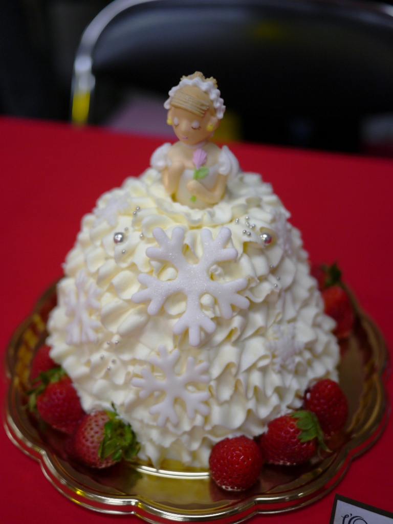 大丸札幌店の14年のクリスマスケーキのテーマは 雪の花 Sapporo100miles編集長 オサナイミカのつぶやき